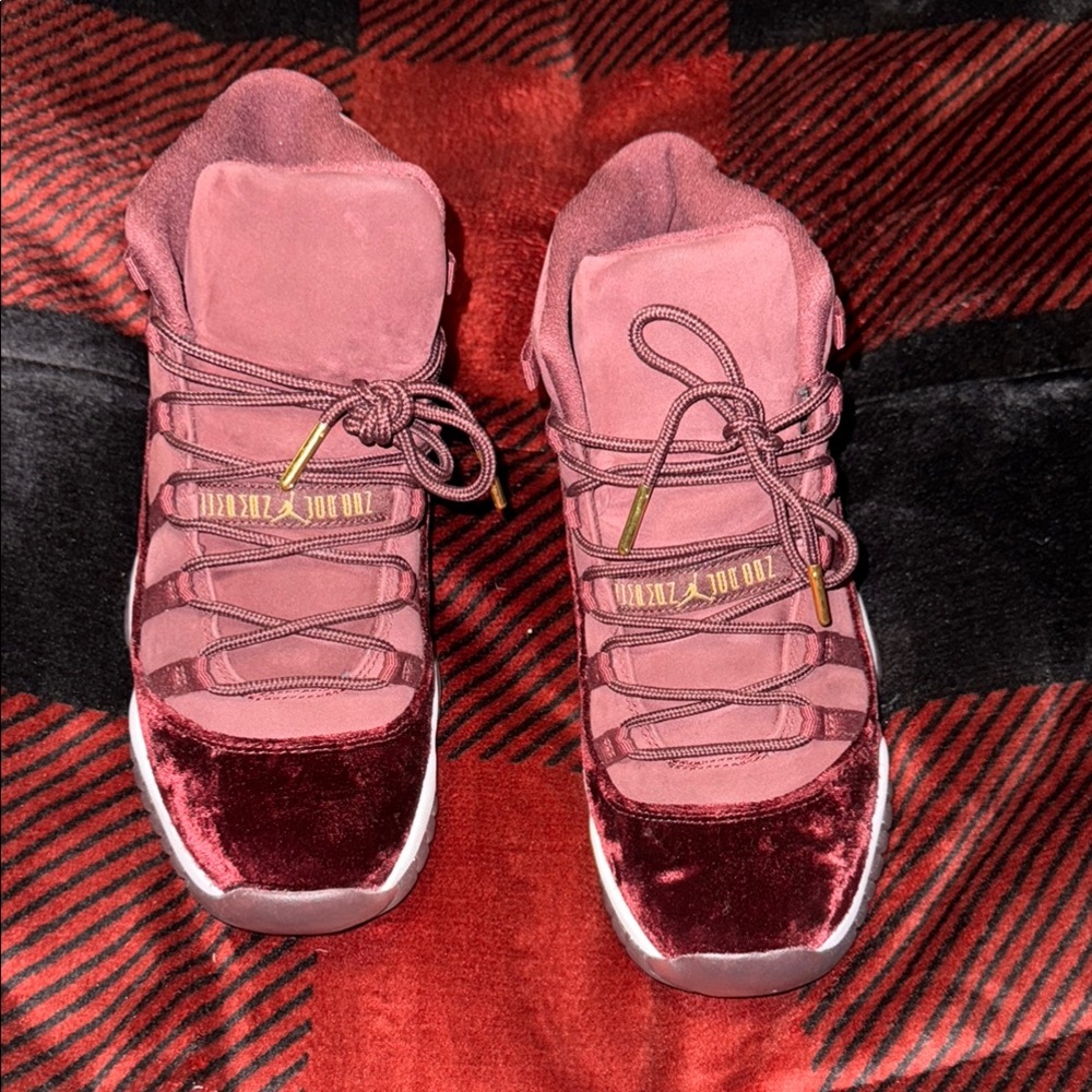 **Rare**Jordan 11 Red Velvet Sneakers with Suede Upper and Thick Sole